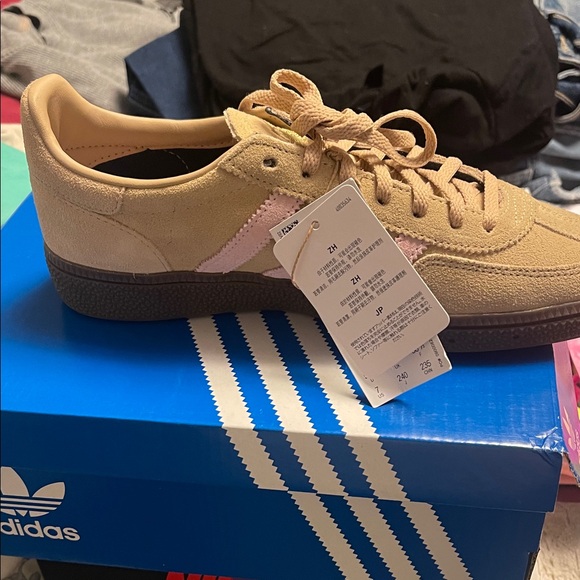 Adidas Handball Spezial W in Black and Red - Picture 3 of 6